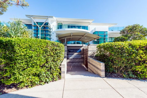 Stylish Beach Side Apartment - Unit 5 - 33 Lorikeet Drive - Sunshine Coast Tourism 2