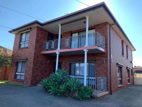 Stylish Bedroom In Bentleigh East - Holiday Sunshine Coast 0