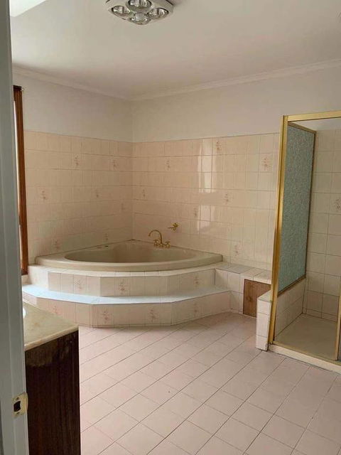 Stylish Bedroom In Bentleigh East - Holiday Sunshine Coast 3