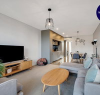 STYLISH CAMPERDOWN APARTMENT and PARKING INC - Holiday Sunshine Coast