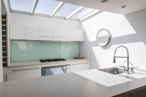 Stylish Executive Apartment With Balcony - Sunshine Coast Tourism 1