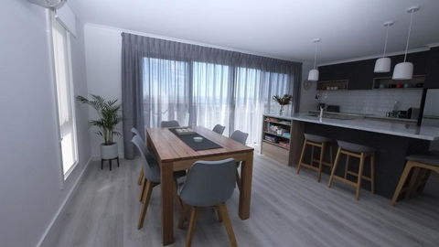 Stylish Holiday Unit - Holiday Sunshine Coast 1
