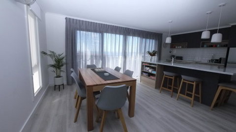 Stylish Holiday Unit - Sunshine Coast Tourism 1