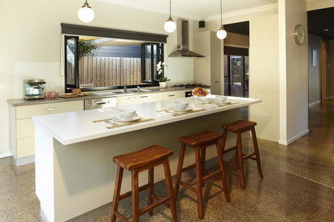 Stylish Living- Fireplace, WiFi, Linen, 4 Bdrm, Beach 850m - Sunshine Coast Tourism 0