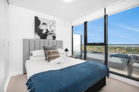 Stylish One-Bed Apartment With Balcony And Parking - Sunshine Coast Tourism 1