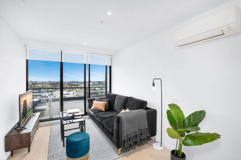 Stylish One-Bed Apartment With Balcony And Parking - Sunshine Coast Tourism 0