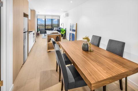 Stylish One-Bed Apartment With Balcony And Parking - Sunshine Coast Tourism 2
