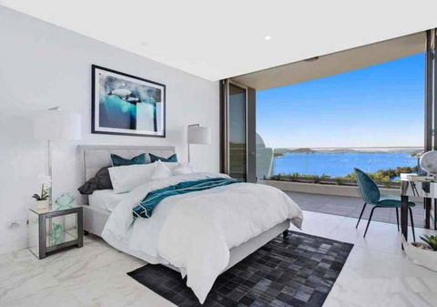 Stylish Penthouse With Views & Jacuzzi - Sunshine Coast Tourism 3