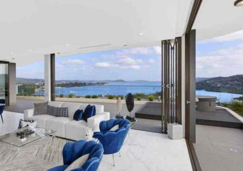 Stylish Penthouse With Views & Jacuzzi - Sunshine Coast Tourism 1