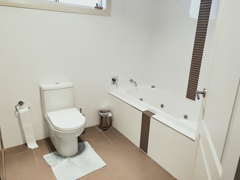 Stylish Private Bathroom-Luxurious Modern Big Home - Sunshine Coast Tourism 2
