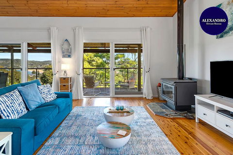 Stylish Renovated Home - Ocean Views - Fireplace - Holiday Sunshine Coast 0