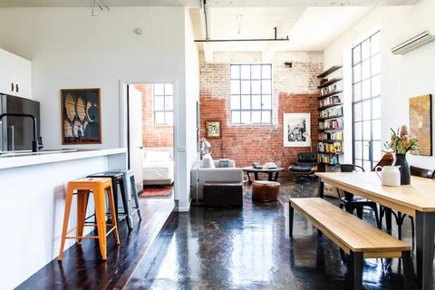 Stylish Warehouse Conversion In The Heart Of Fitzroy - Sunshine Coast Tourism 1