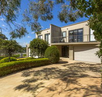 STYLISH SUN-DRENCHED AND SOPHISTICATED - Sunshine Coast Tourism