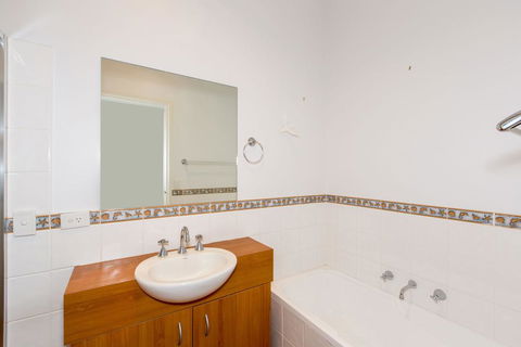 STYLISH, SUN-DRENCHED AND SOPHISTICATED - Sunshine Coast Tourism 2