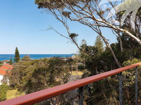 Summer Folly 1 - Sunshine Coast Tourism 0