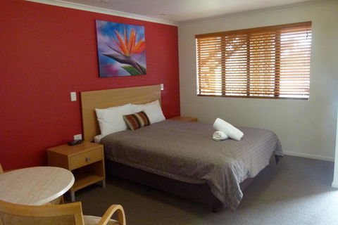 Summit Motel - Holiday Sunshine Coast 0