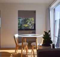 Sun-Drenched 1 Bed Studio Apt Newtown Parking - Holiday Sunshine Coast