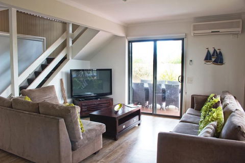 Sunderland Retreat Phillip Island - Holiday Sunshine Coast 2