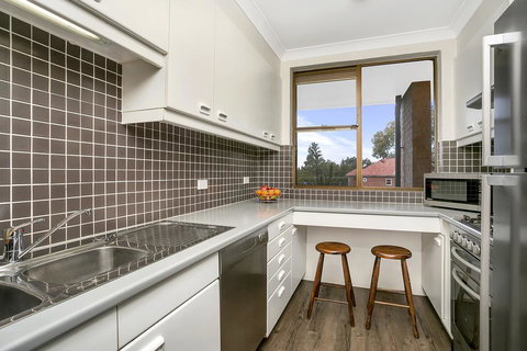 Sunny And Spacious Two Bedroom Apartment - SPF13 - Holiday Sunshine Coast 3