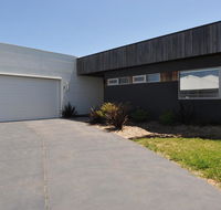 SUNNYSIDE - SURF SIDE - Sunshine Coast Tourism