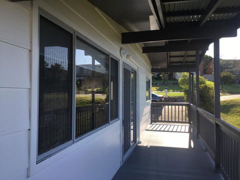 Sunnyside Holiday Home - Holiday Sunshine Coast 2