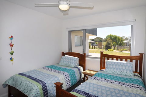 SUNNYSIDE - SURF SIDE - Sunshine Coast Tourism 2