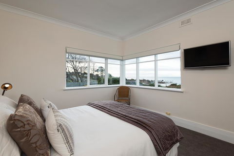 Sunrise At Penguin - Holiday Sunshine Coast 3