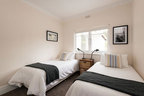 Sunrise At Penguin - Holiday Sunshine Coast 1