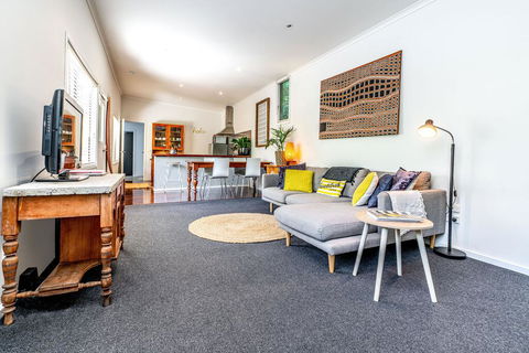 SUNSET BEACH SHACK On SURF - Sunshine Coast Tourism 1