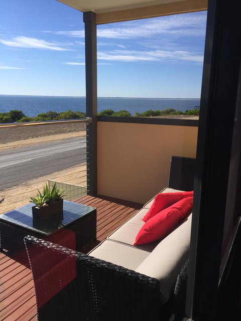 Sunset Cove Beach House - Sunshine Coast Tourism 3