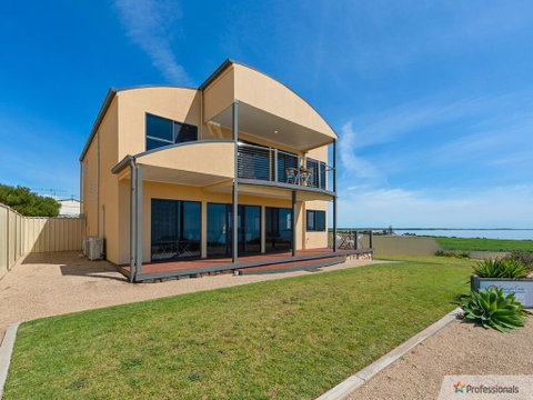 Sunset Cove Beach House - Sunshine Coast Tourism 0