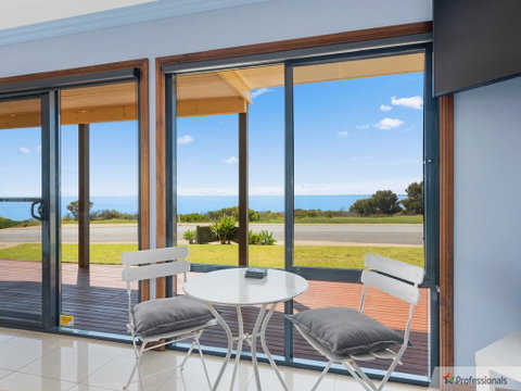 Sunset Cove Beach House - Sunshine Coast Tourism 3