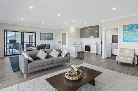 Sunset Horizon At Lady Bay - 8 Huntingdale Drive - Holiday Sunshine Coast 3