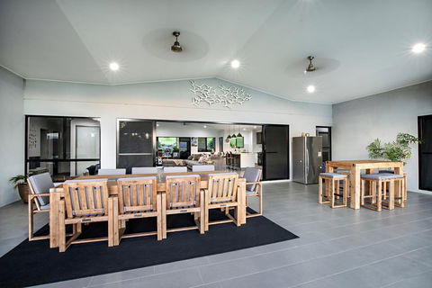 Sunset Penthouse Couples Retreat, Close To Airlie Beach, Champagne On Arrival - Holiday Sunshine Coast 2