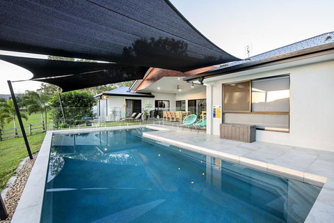 Sunset Penthouse Couples Retreat, Close To Airlie Beach, Champagne On Arrival - Holiday Sunshine Coast 1