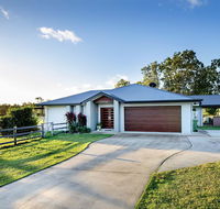 Sunset Retreat Airlie Beach Rural Getaway - Holiday Sunshine Coast