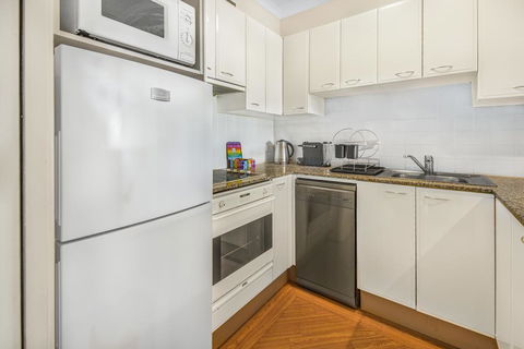 Super Convenient Apartment With Garden Views - Sunshine Coast Tourism 3