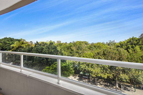 Super Convenient Apartment With Garden Views - Sunshine Coast Tourism 0
