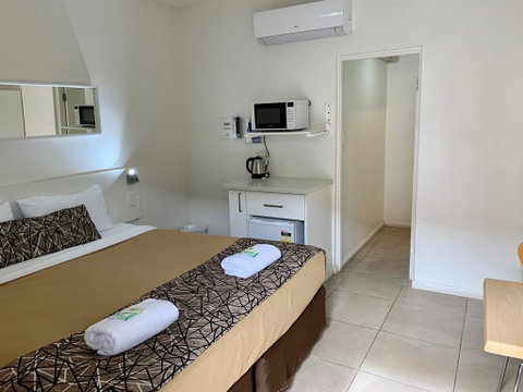 Surf Beach Motel Coffs - Sunshine Coast Tourism 1