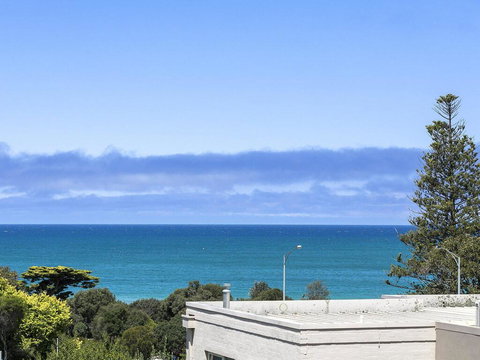 SURF CENTRAL - Wifi, Double Garage & Smack Bang In The Middle Of Town - Holiday Sunshine Coast 3