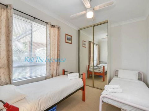 Surf Side Palms 12 - Sunshine Coast Tourism 1