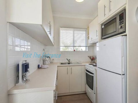 Surf Side Palms 12 - Sunshine Coast Tourism 3