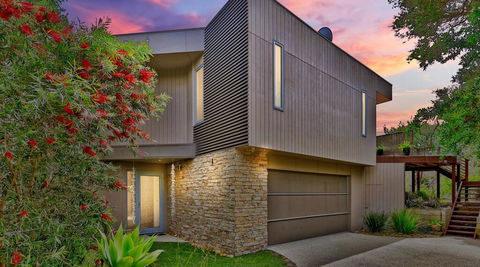 SURF Side SECRET INVERLOCH - Sunshine Coast Tourism 0