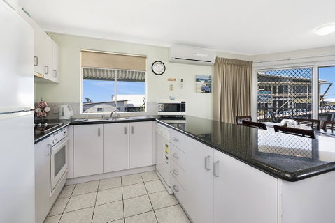 Surfcomber On The Beach - Sunshine Coast Tourism 2