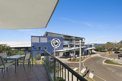 Surfcomber On The Beach - Sunshine Coast Tourism 3