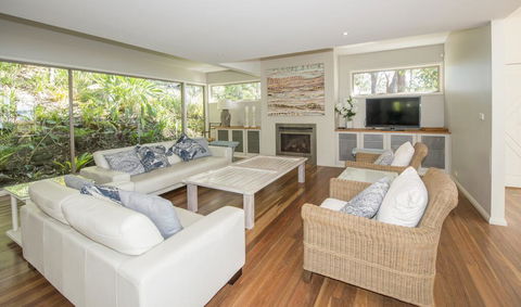 Surfers Ave Retreat Narrawallee - Sunshine Coast Tourism 3
