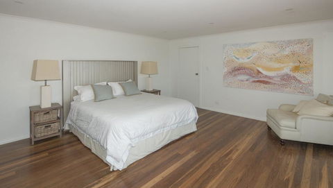 Surfers Ave Retreat Narrawallee - Sunshine Coast Tourism 1