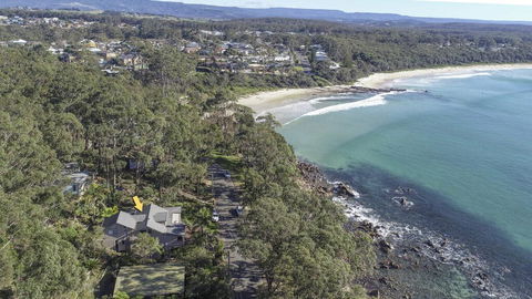 Surfers Ave Retreat Narrawallee - Sunshine Coast Tourism 0