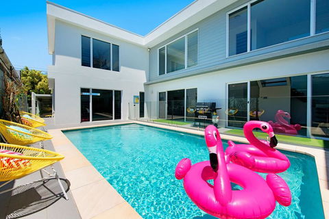 Surfers Paradise Holiday Home Almalfi Drive - Sunshine Coast Tourism 2