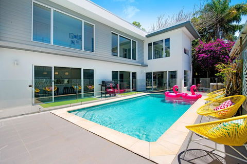 Surfers Paradise Holiday Home Almalfi Drive - Sunshine Coast Tourism 1